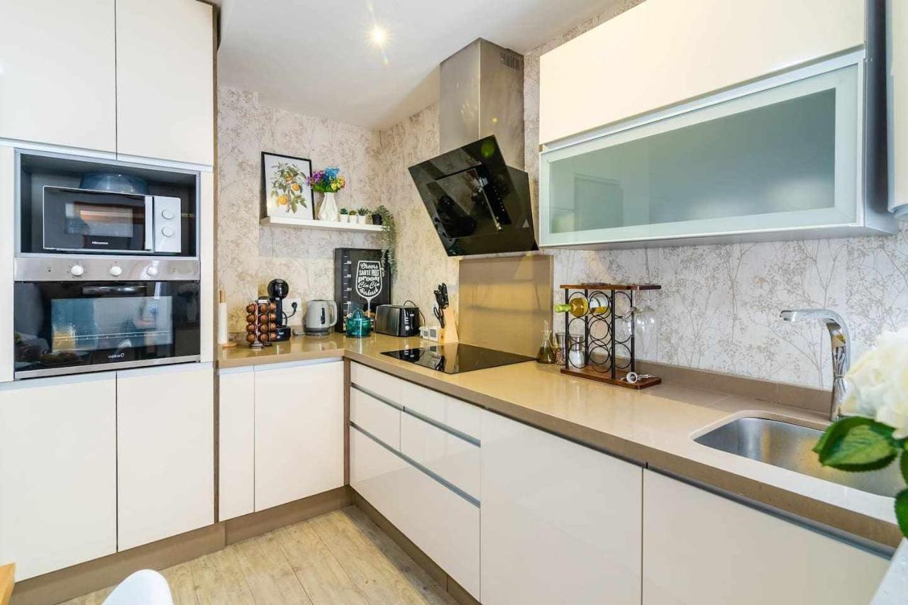 Nuevo A 500m De La Juderia Con Parking Apartment