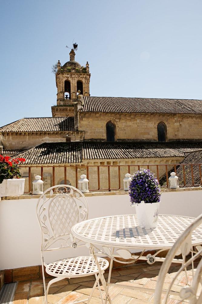 La De Pilar Aparthotel