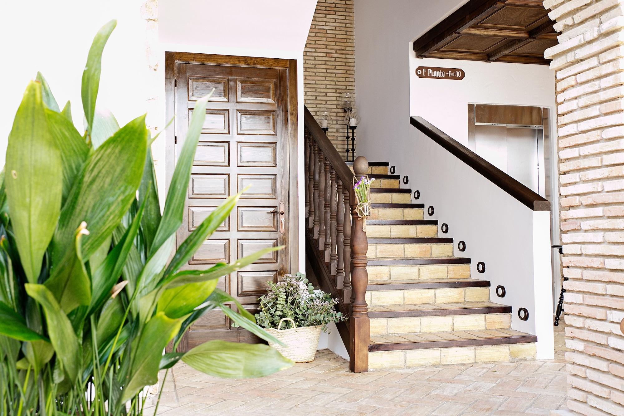 La De Pilar Aparthotel