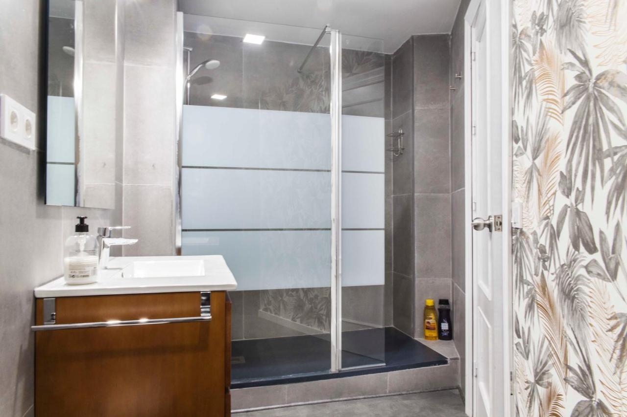 Apartamento En El Centro Totalmente Climatizado, Parking Gratuito *