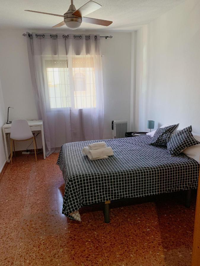 Valdeolleros Homestay *