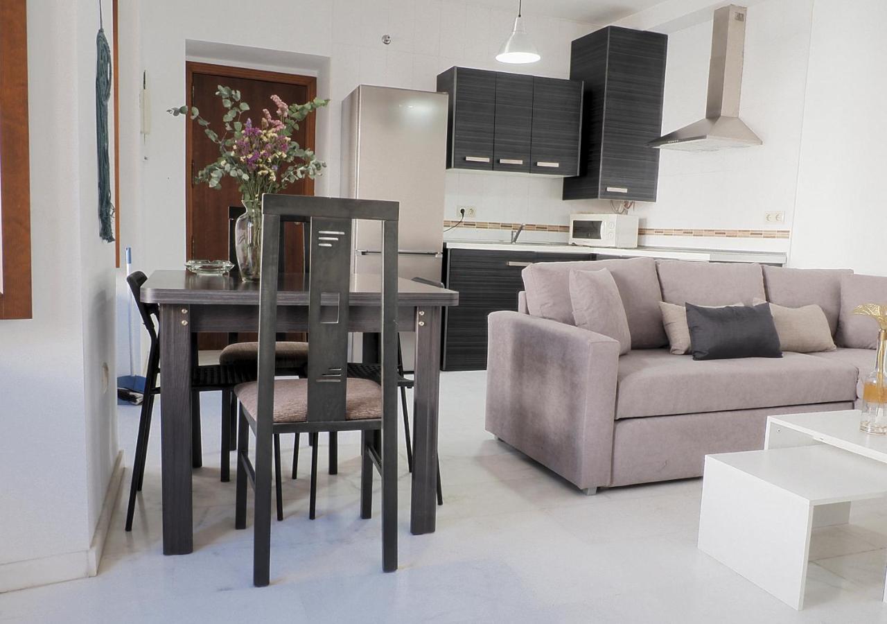 Sunny In The Historic Centre- Private Parking Apartment *