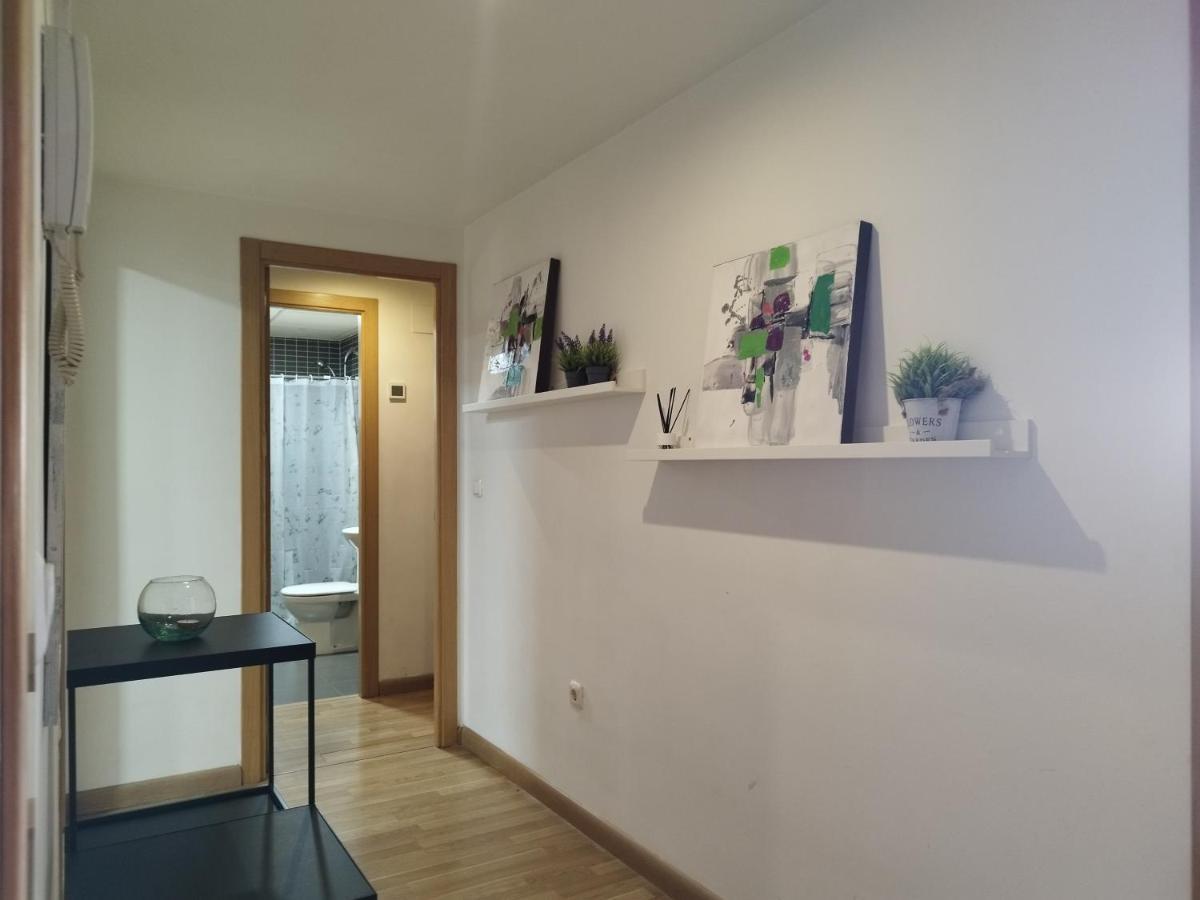 Apartamento En Urbanizacion De Lujo Con Piscina, Gimnasio Y Aparcamiento Gratis En La Zona * Córdoba