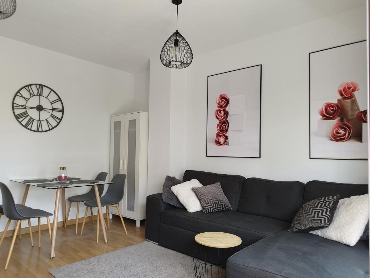 Apartamento En Urbanizacion De Lujo Con Piscina, Gimnasio Y Aparcamiento Gratis En La Zona * Córdoba