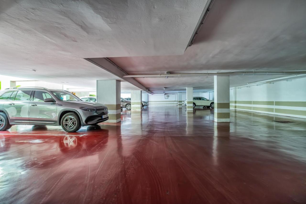 Tilos & Parking & Piscina Apartment