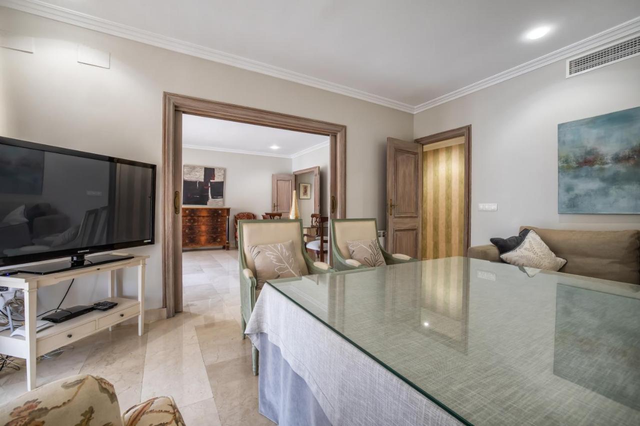 Tilos & Parking & Piscina Apartment Cordoba