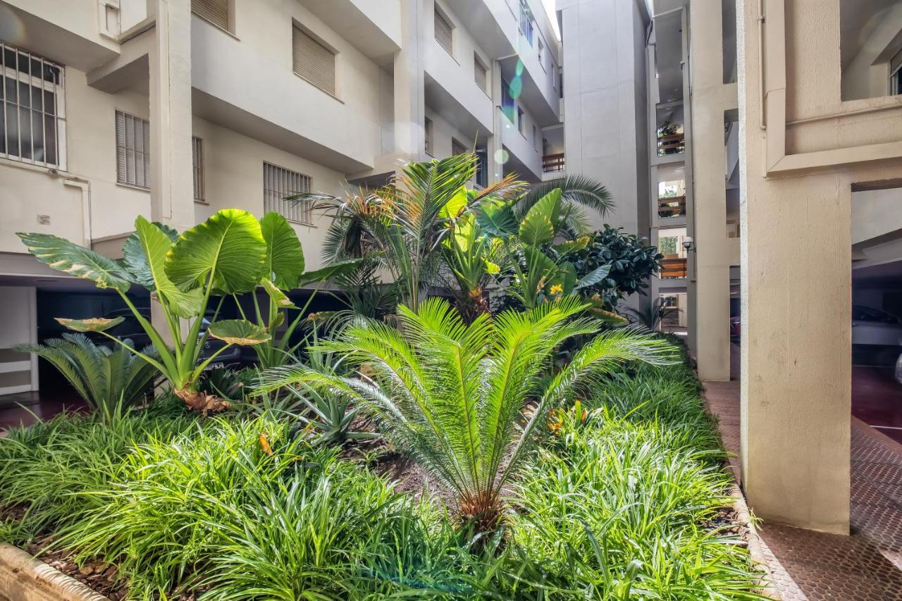 Tilos & Parking & Piscina Apartment