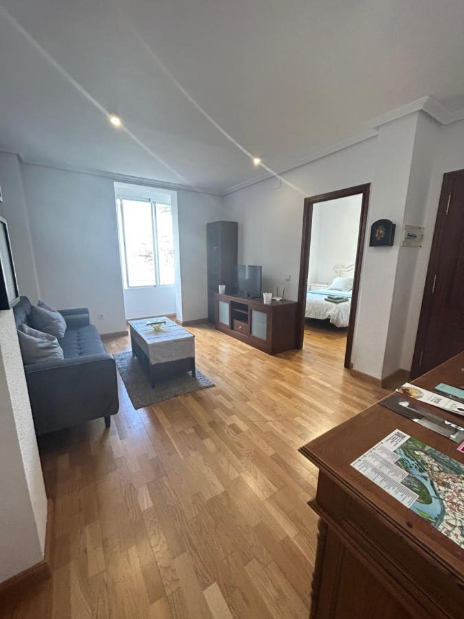 Urban Victoria Apartment *