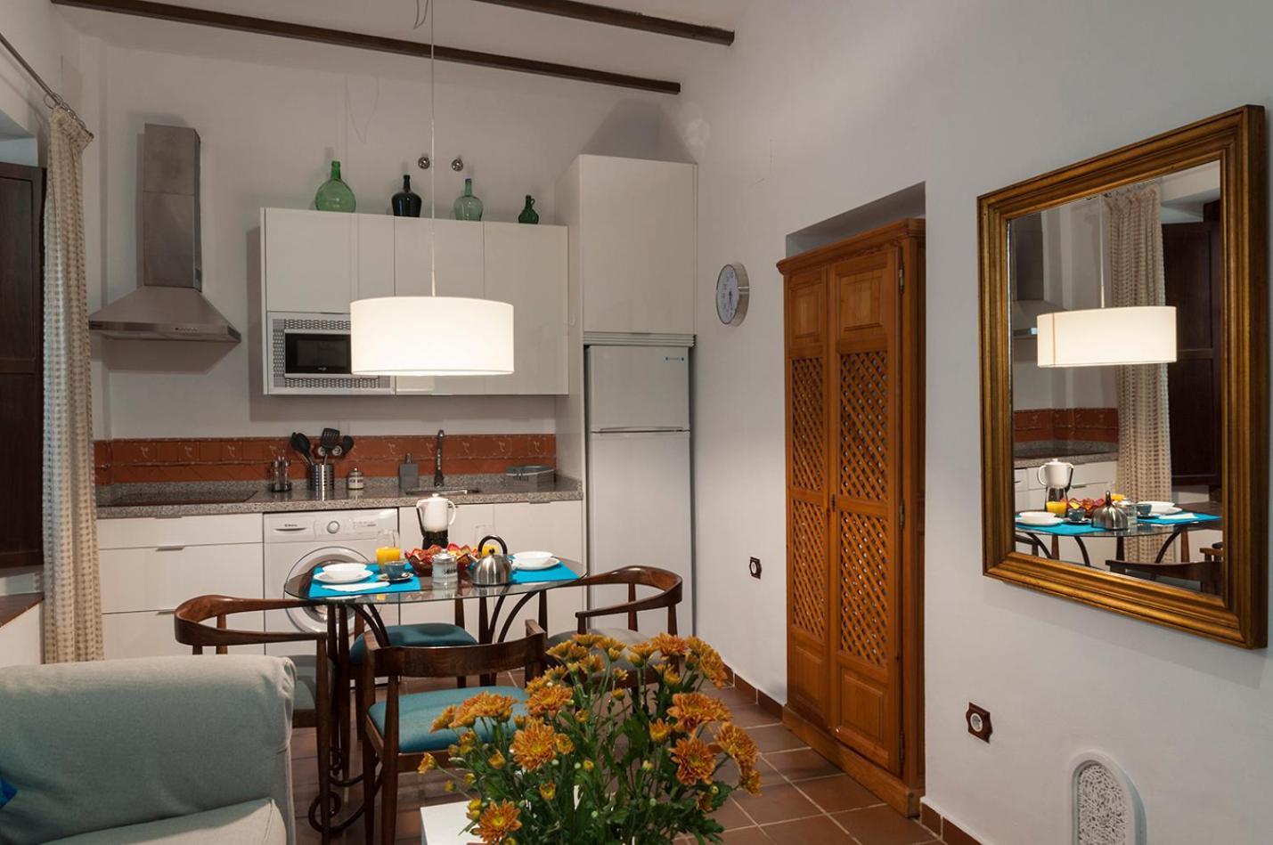 Horno24, Con Patio Andaluz, Tipico De