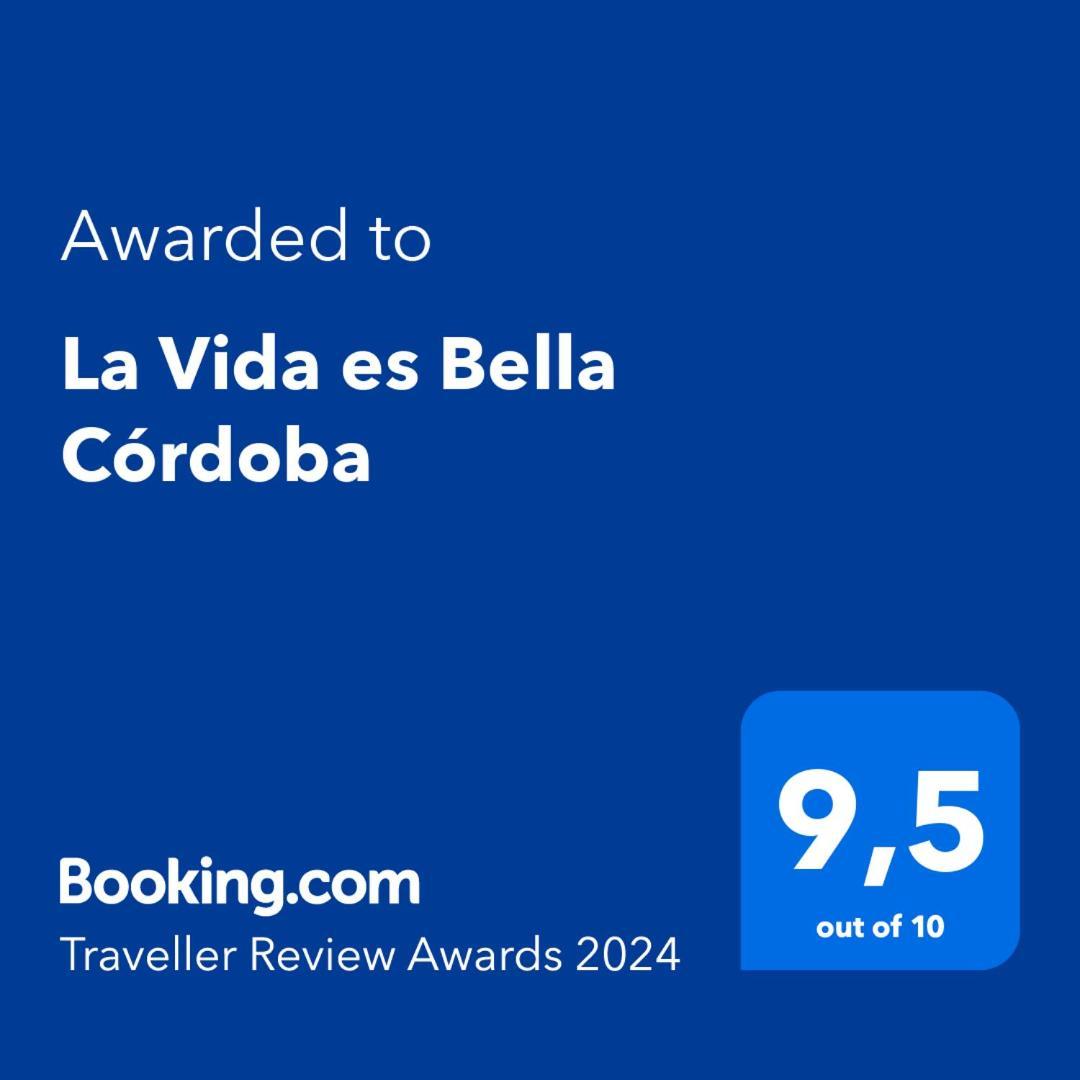 La Vida Es Bella - *