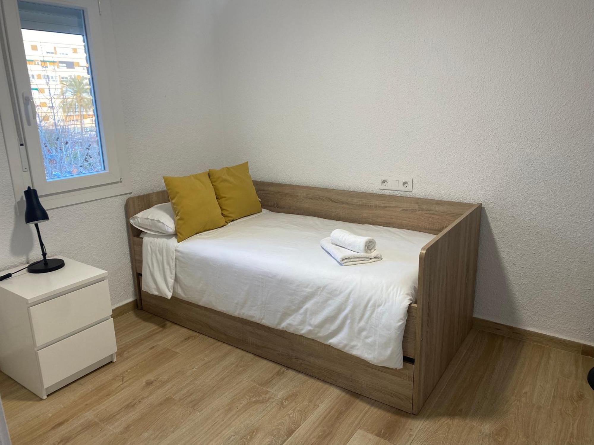 Plaza Andalucia -a 10min Caminando Del Puente Apartment *