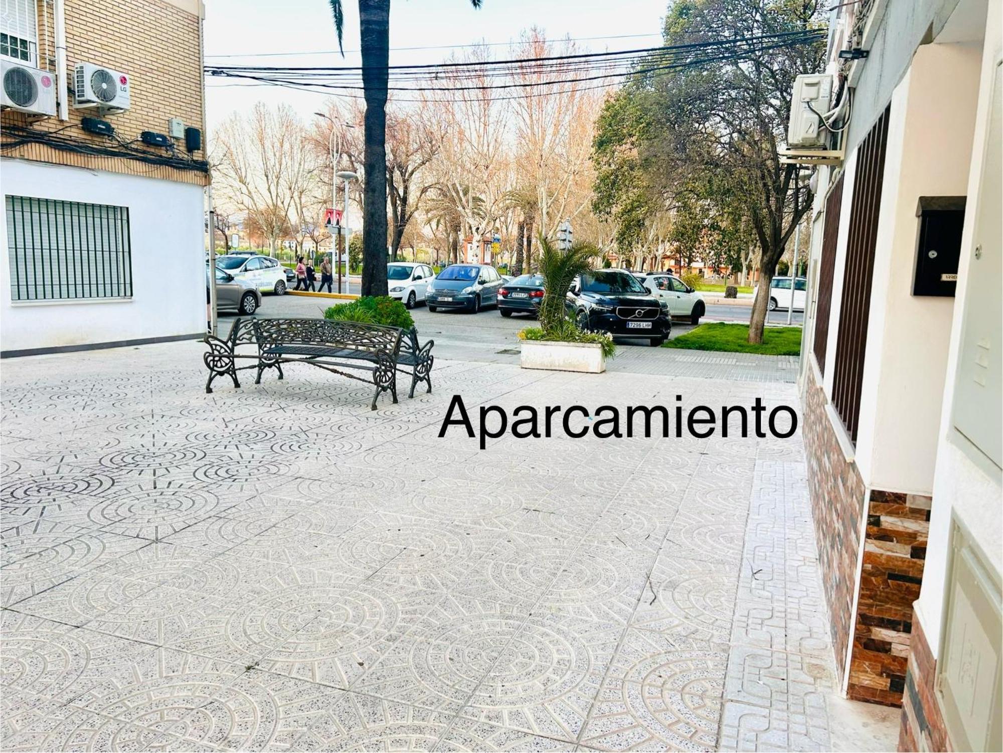Plaza De Andalucia Con Parking
