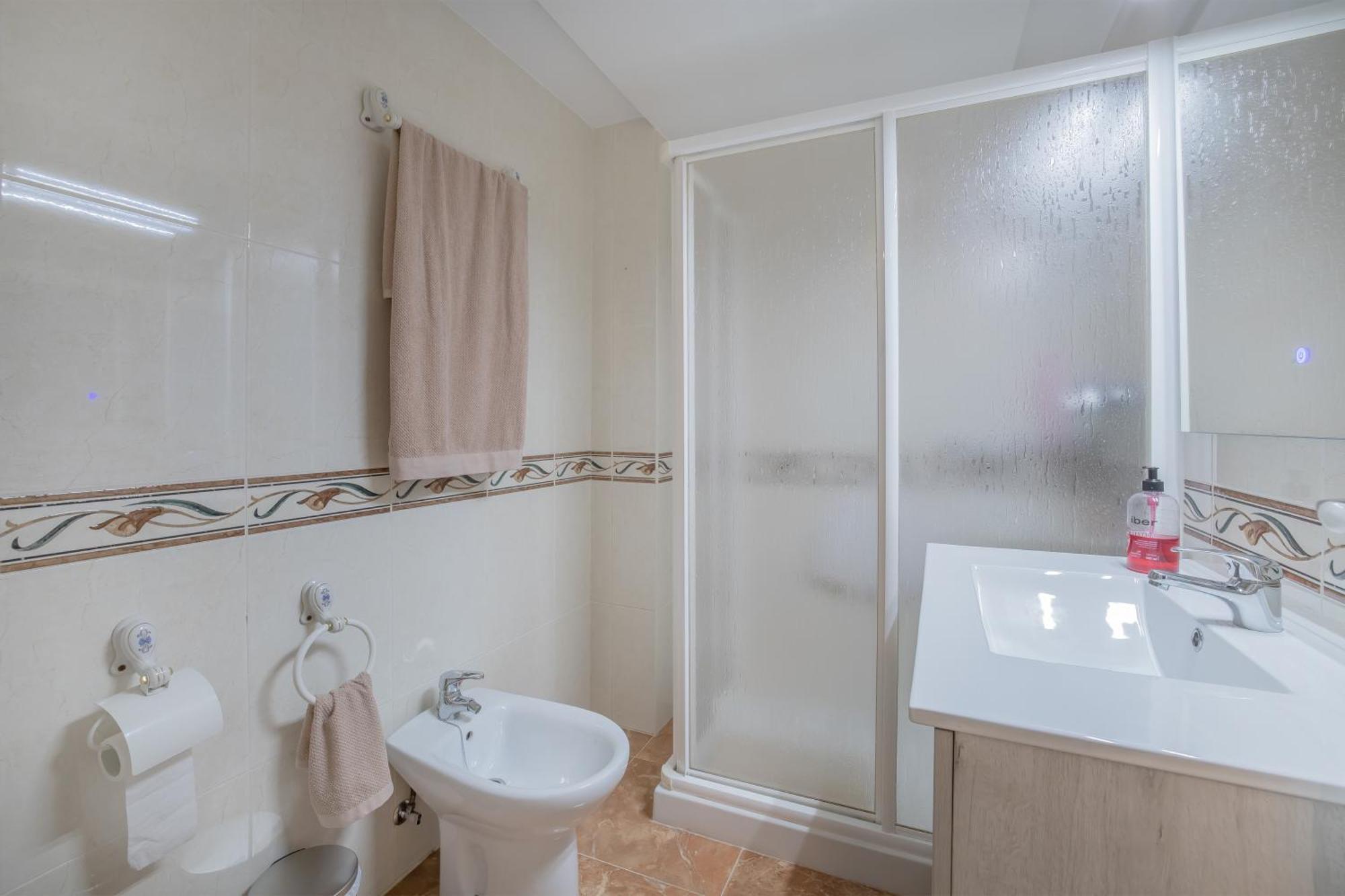 Apto Vallellano Junto Al Casco Historico & Parking Incluido Apartment