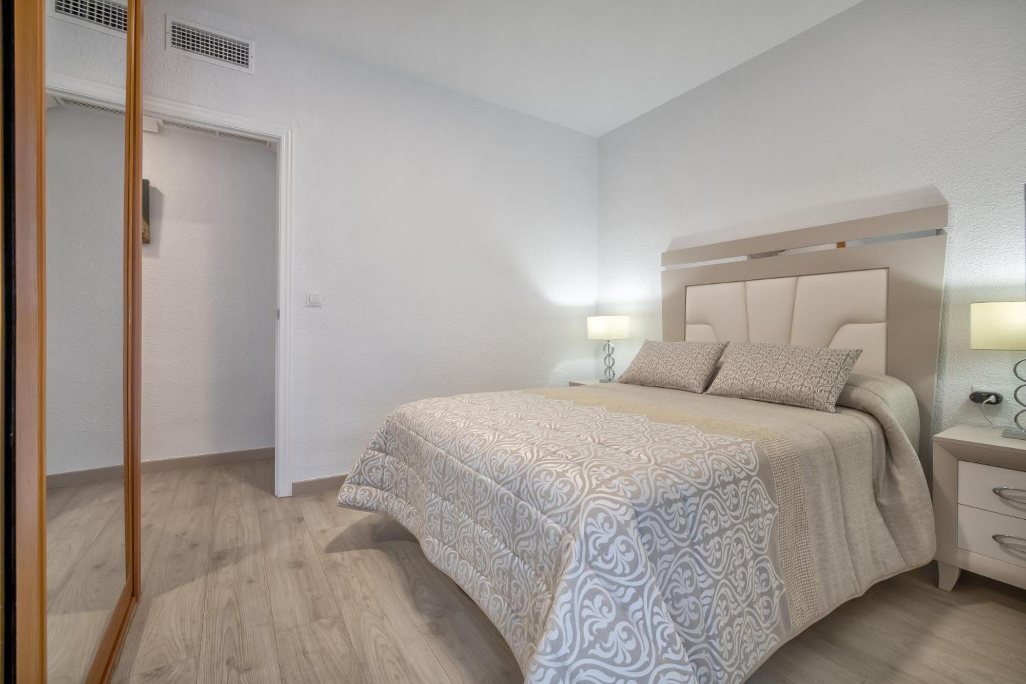 Apartment Apto Vallellano Junto Al Casco Historico & Parking Incluido *