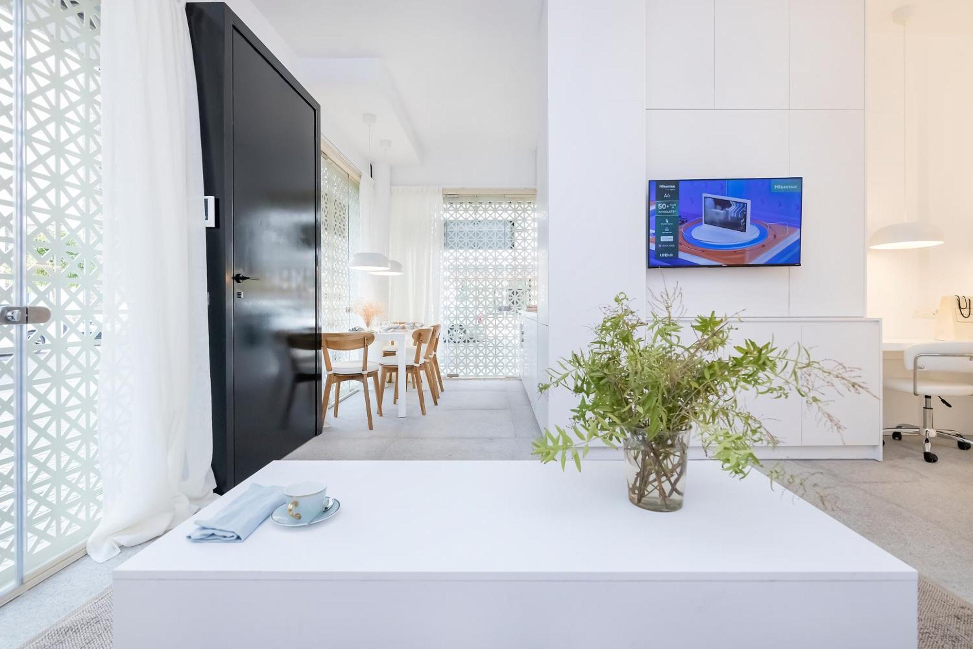Bhost - Lumiere Apartment *