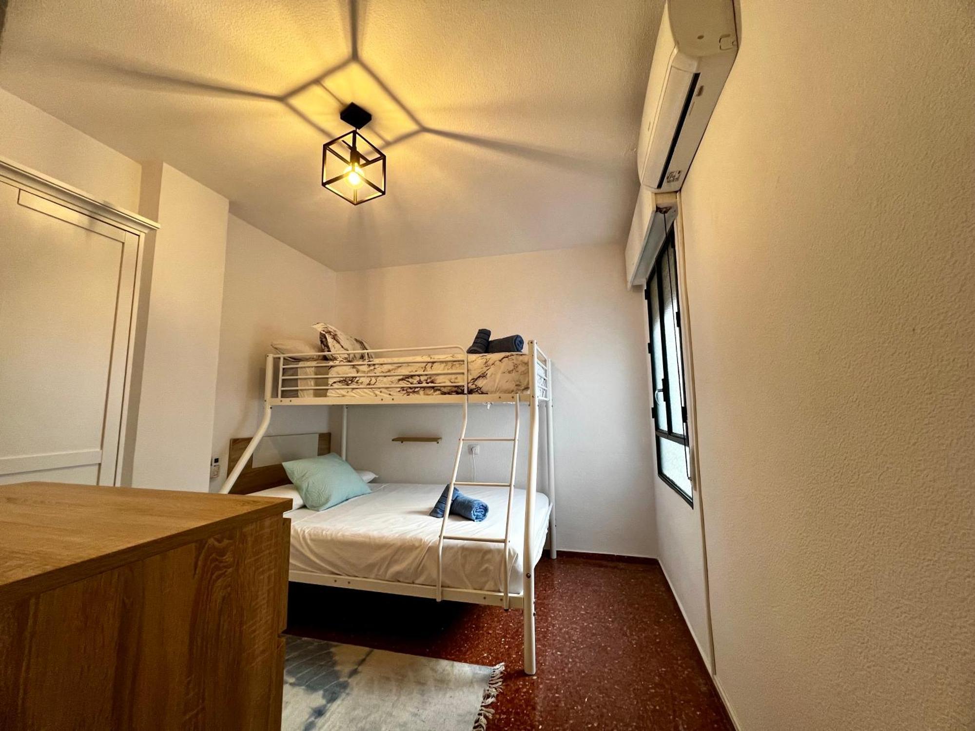 Apartamento Amplio Familiar Con Parking Privado En Pleno Centro De