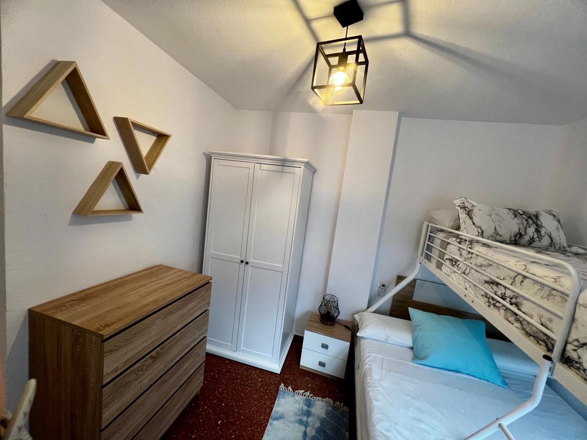 Amplio Familiar Con Parking Privado En Pleno Centro De Apartamento *