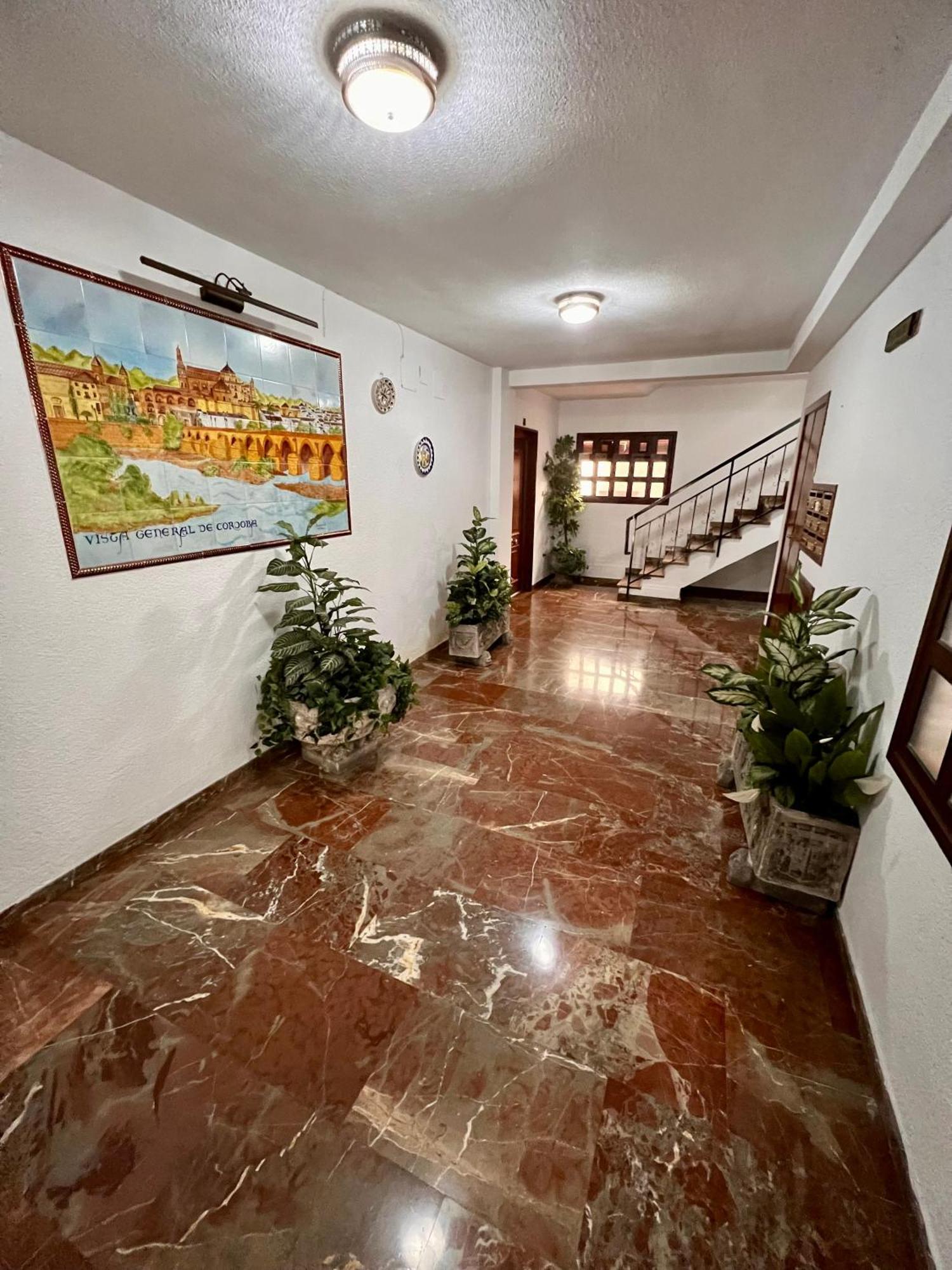 Apartamento Amplio Familiar Con Parking Privado En Pleno Centro De Córdoba
