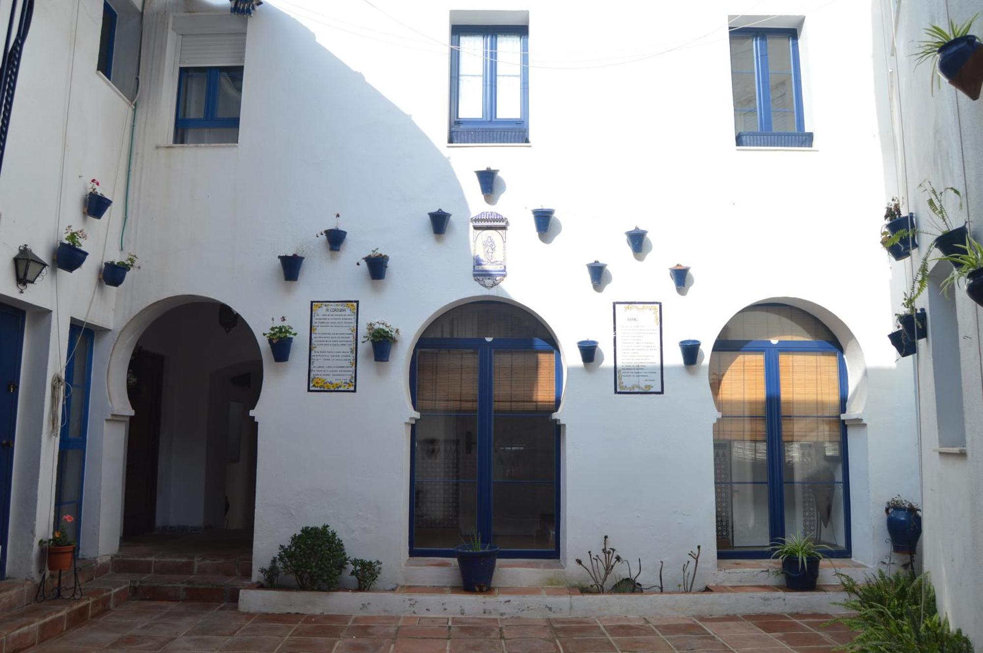 Alcazar Viejo Parking Tourist * Cordoba