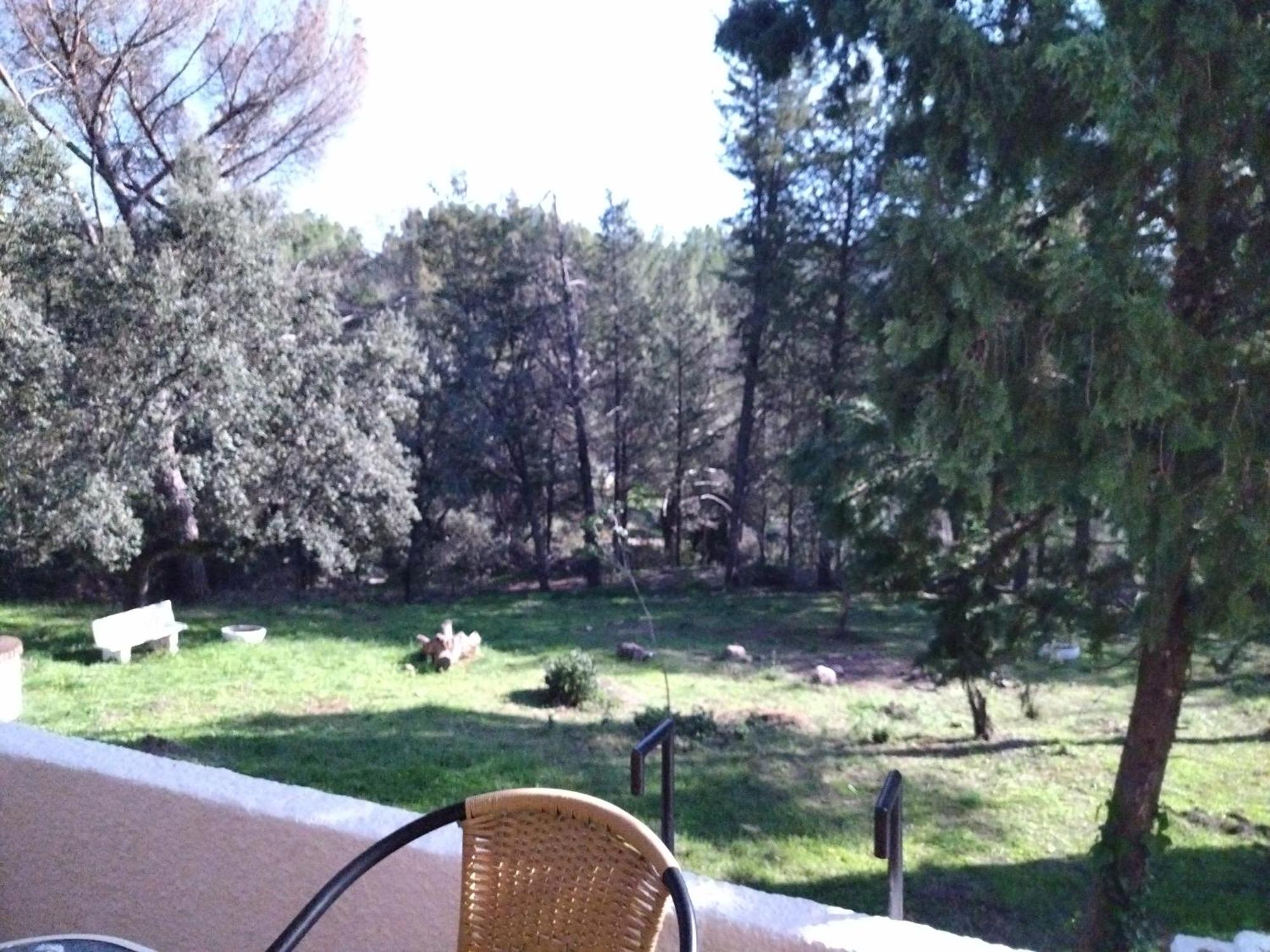 Bonita Casa Blanca En El Bosque. Chalet