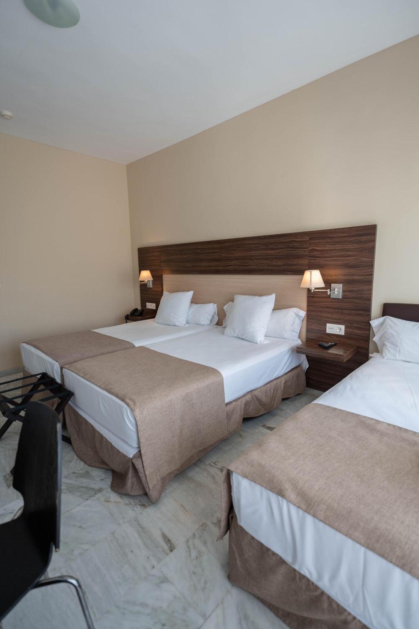Abetos Del Maestre Escuela Hotel Córdoba