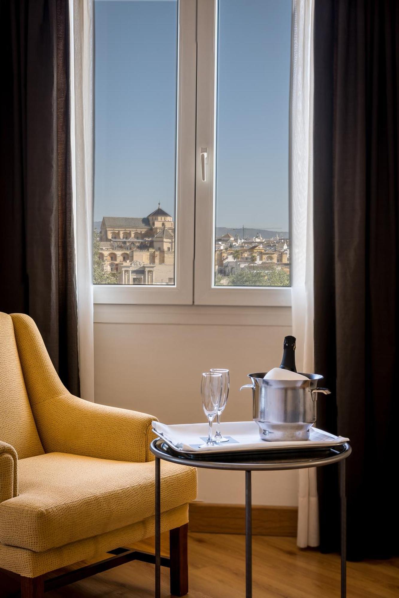 Hotel Hesperia 4*