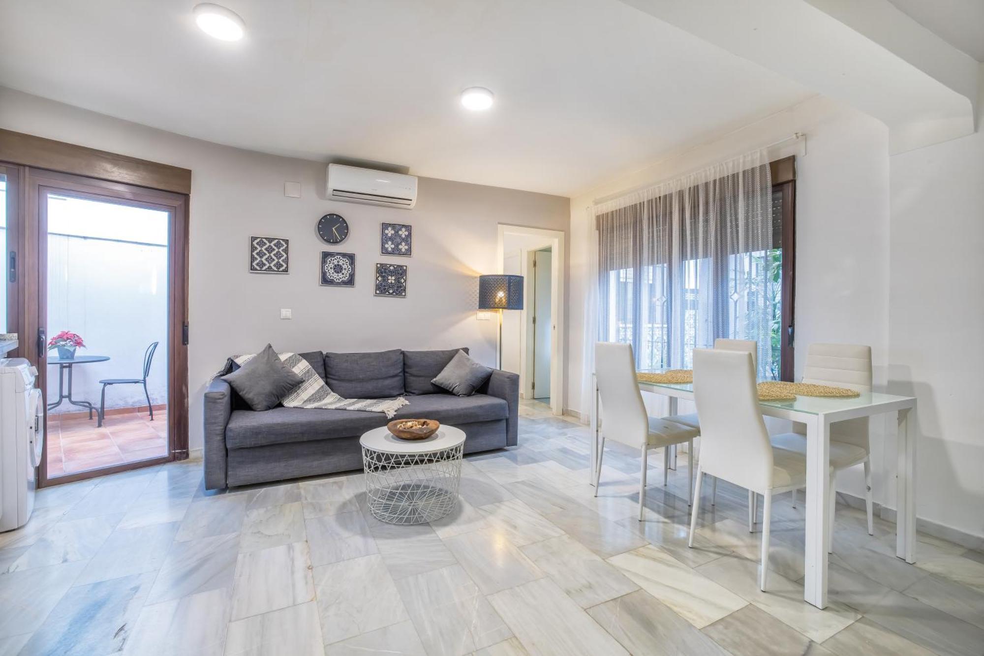 Encanto En La Juderia: Con Patio Apartment *