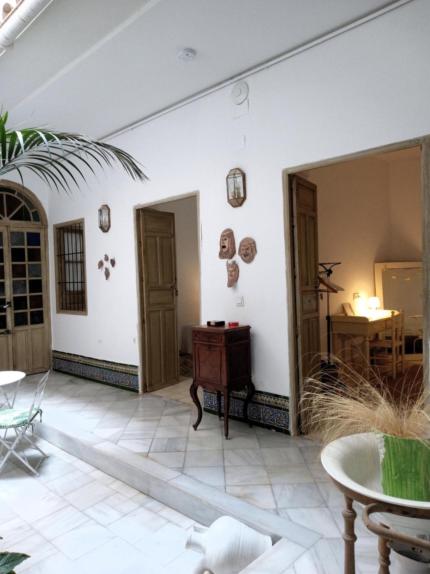 Con Encanto En Casa De Patio *