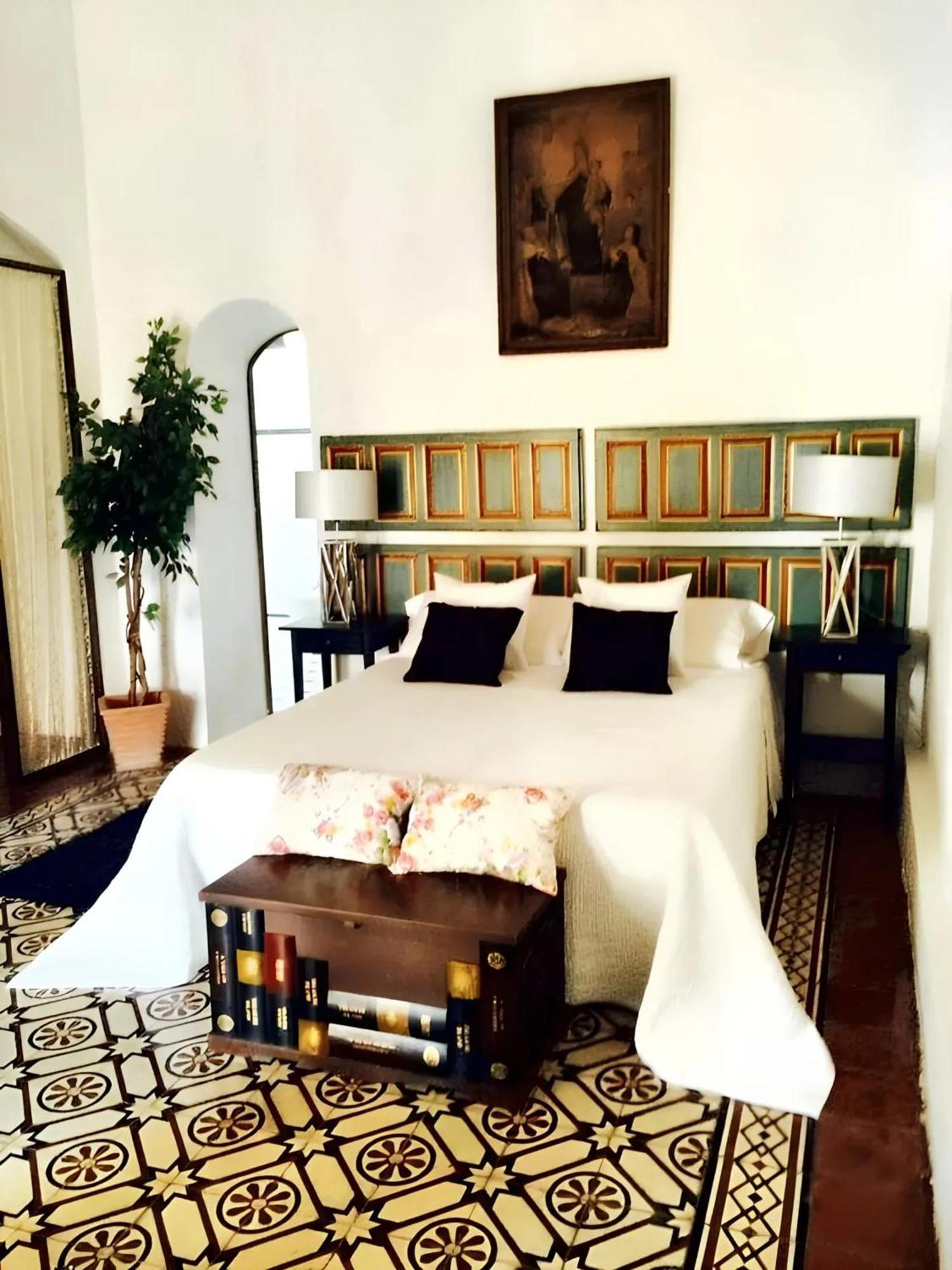 Luxurious In + Pool Villa *