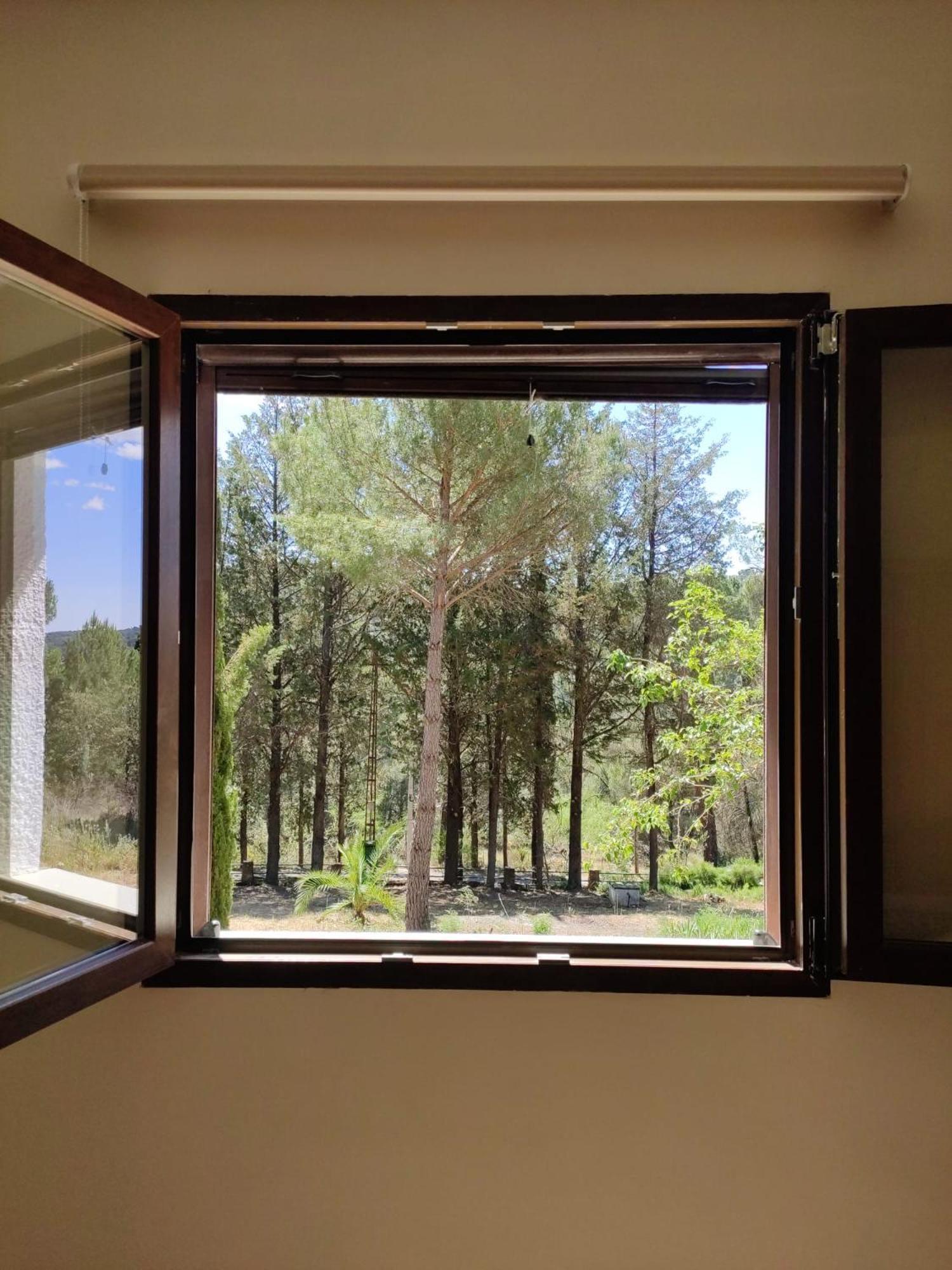 Bonita Casa Blanca En El Bosque. Córdoba