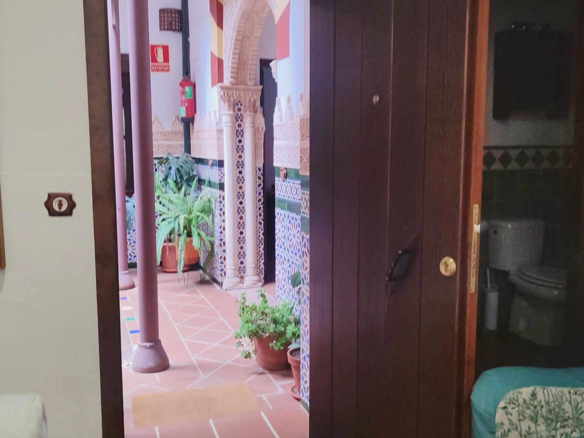 Horno24, Con Patio Andaluz, Tipico De *