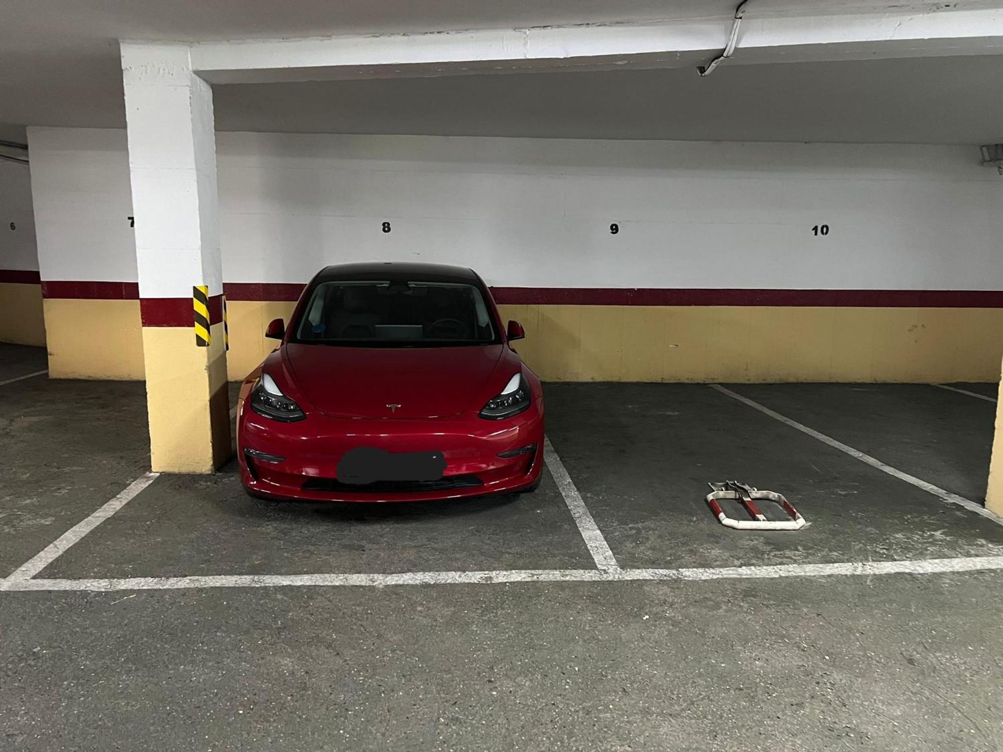 R & T Center - Parking *