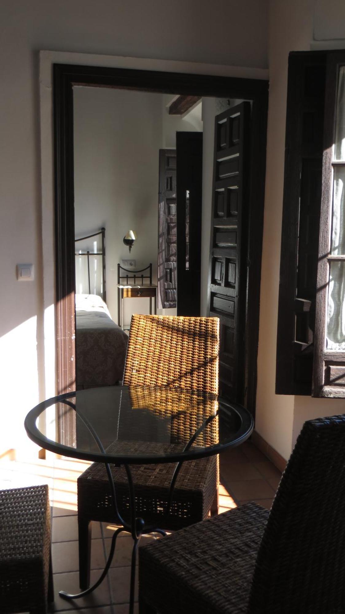 Plaza Apartment *