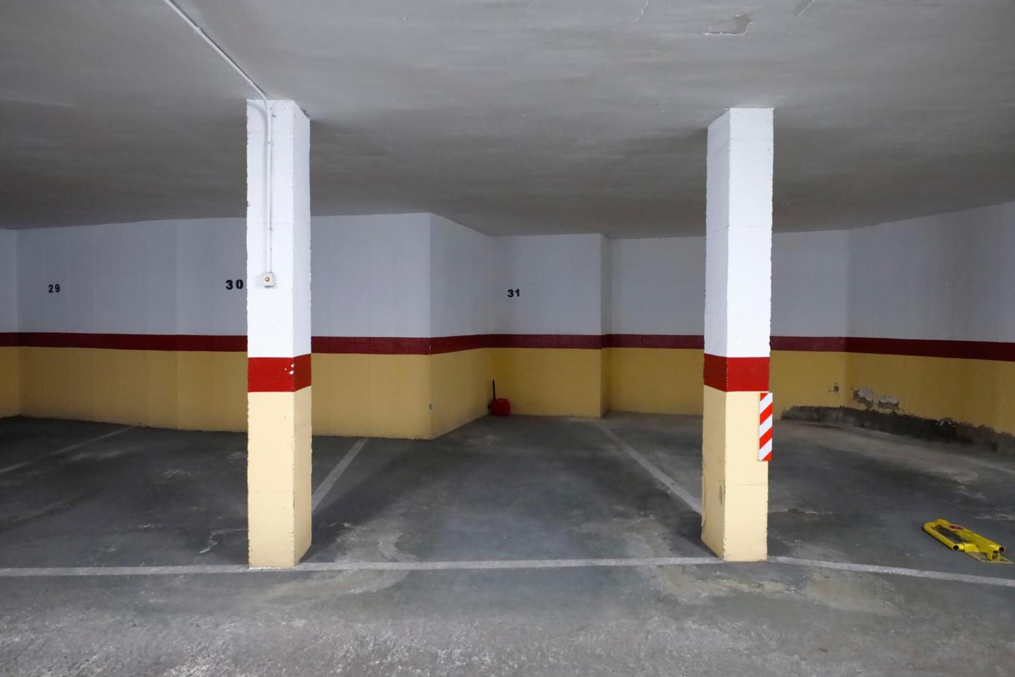 R & T Center - Parking Apartment *