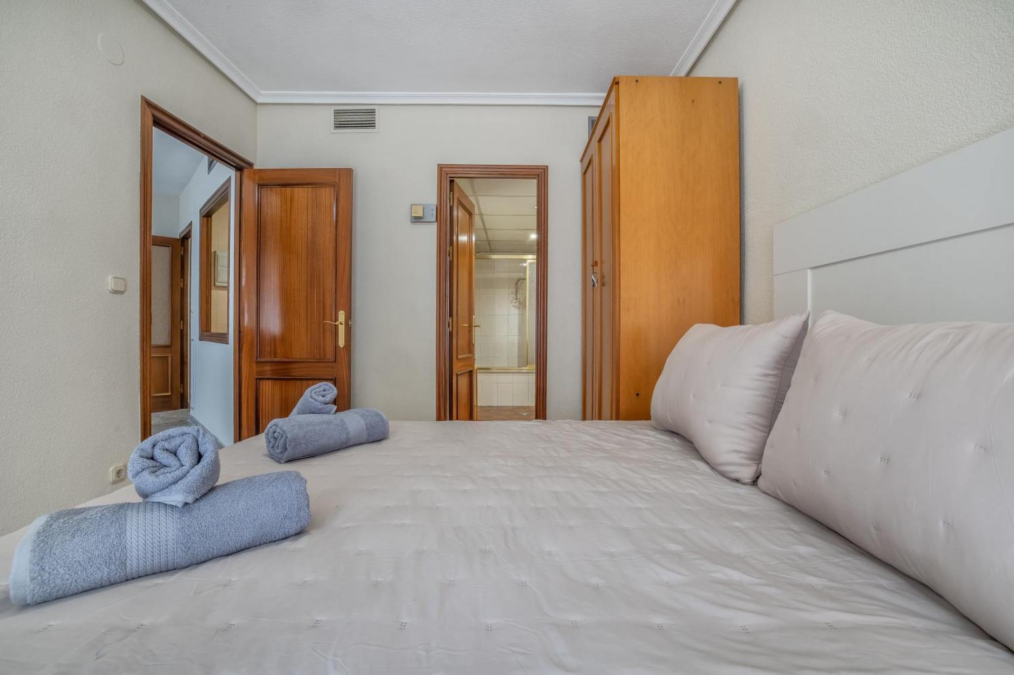 R & T Center - Parking Apartment *