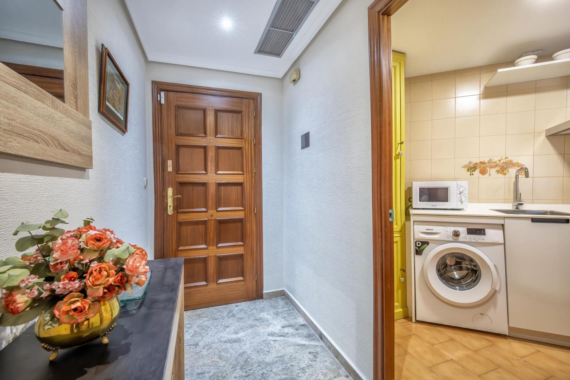 R & T Center - Parking Apartment *