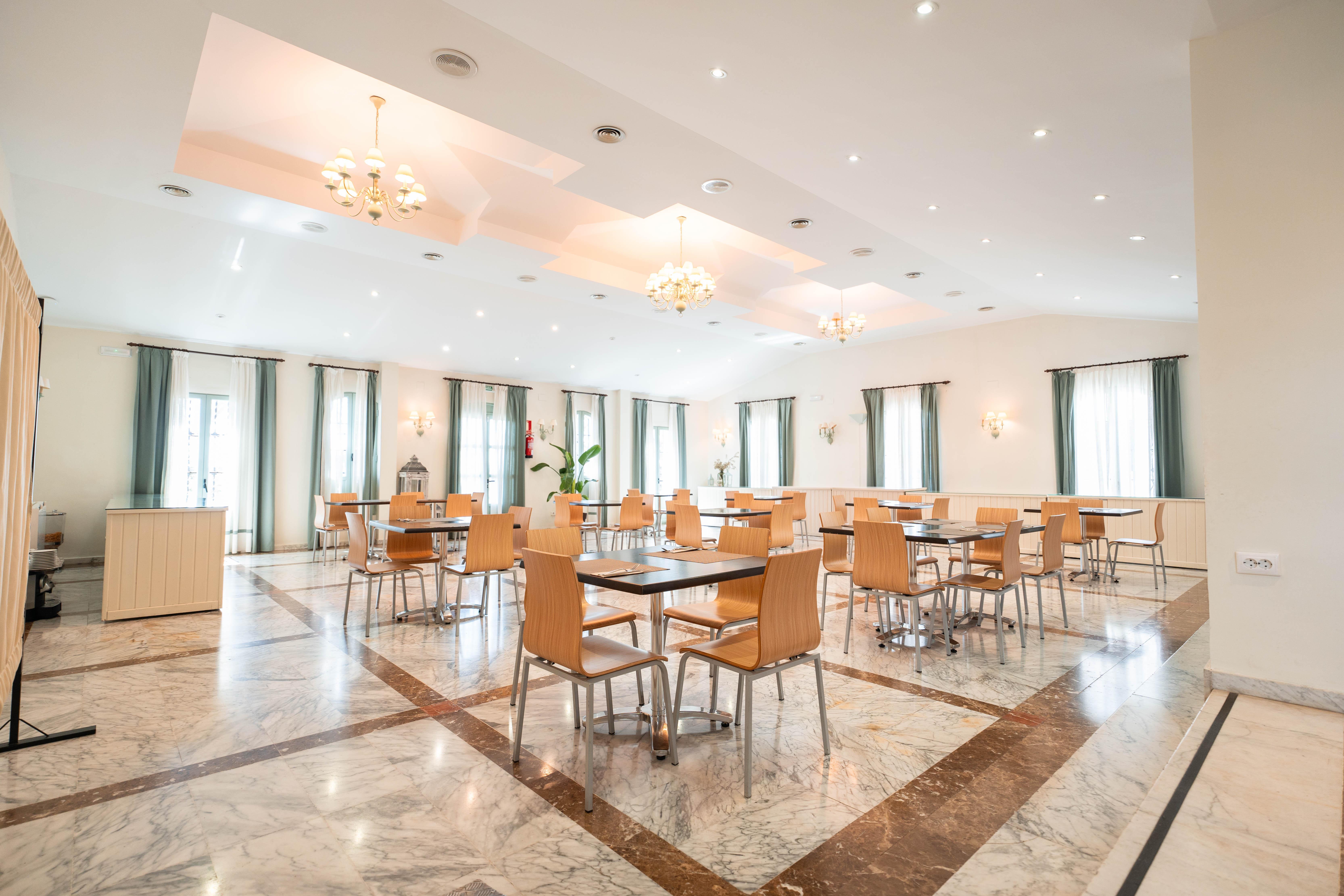 Abetos Del Maestre Escuela Hotel Córdoba