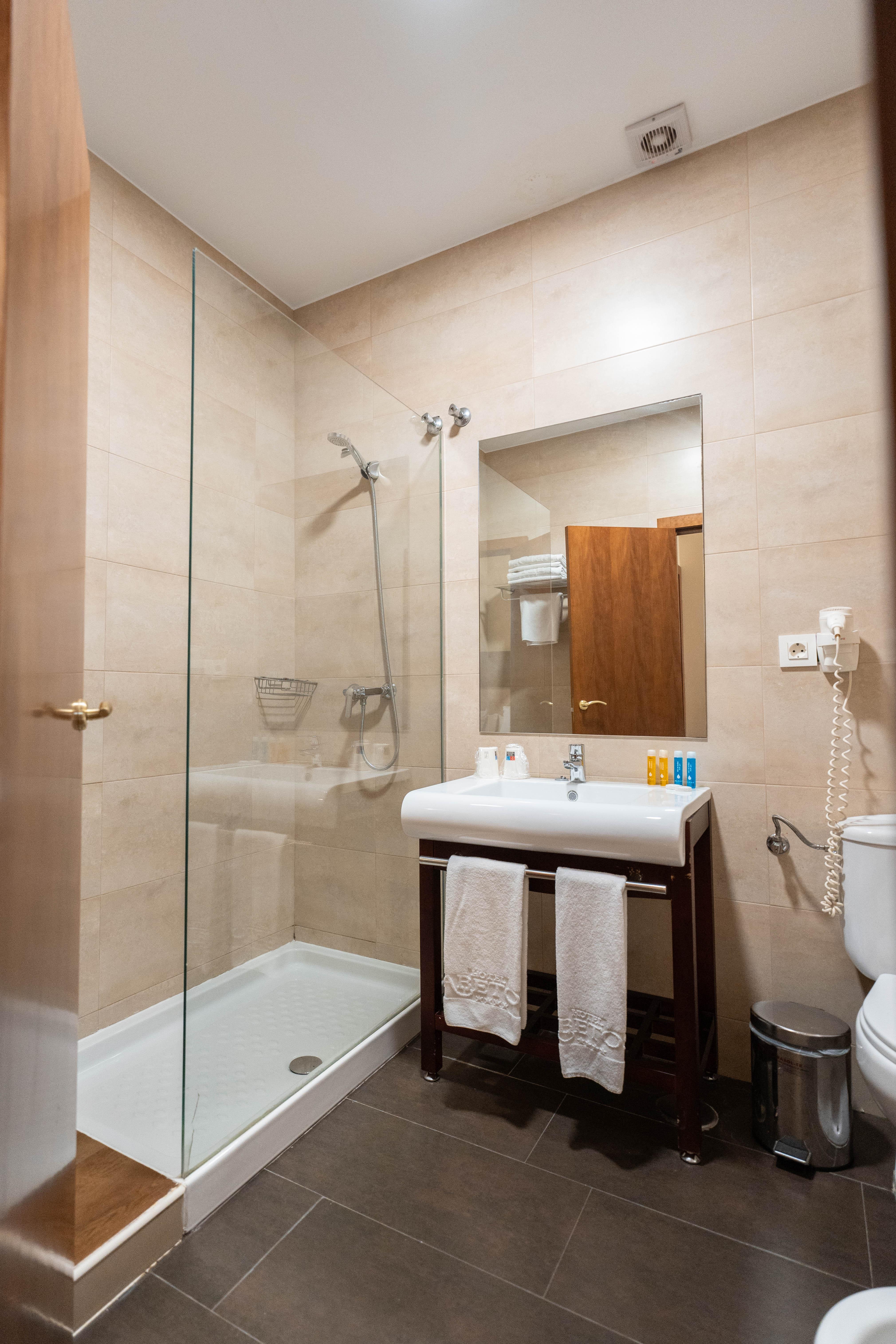 Abetos Del Maestre Escuela Hotel Córdoba