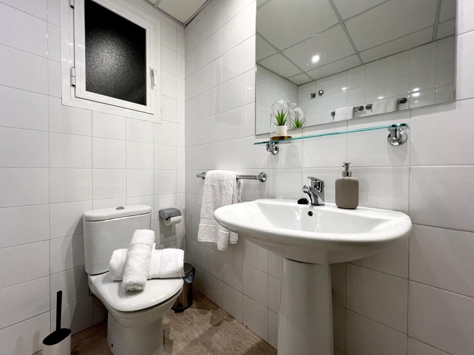 Deluxe Puerta De Almodovar