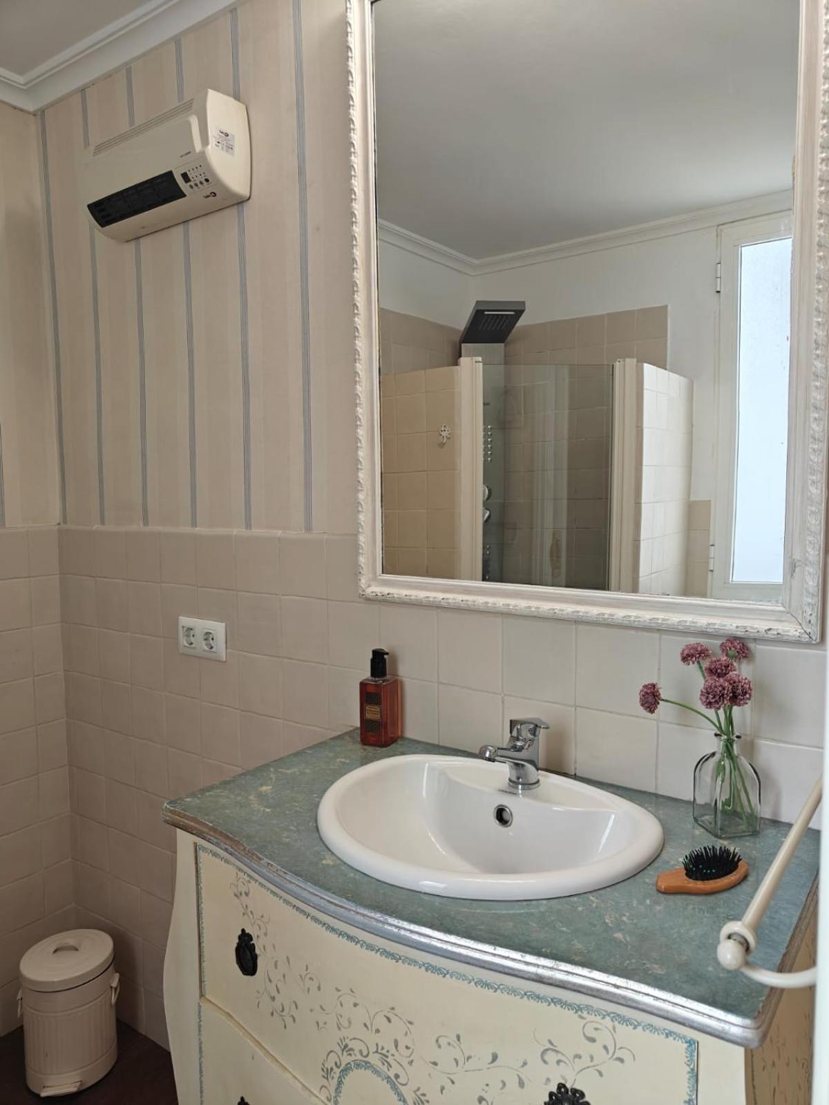 Gran Capitan Luxury Center Apartment- Parking Apartment *