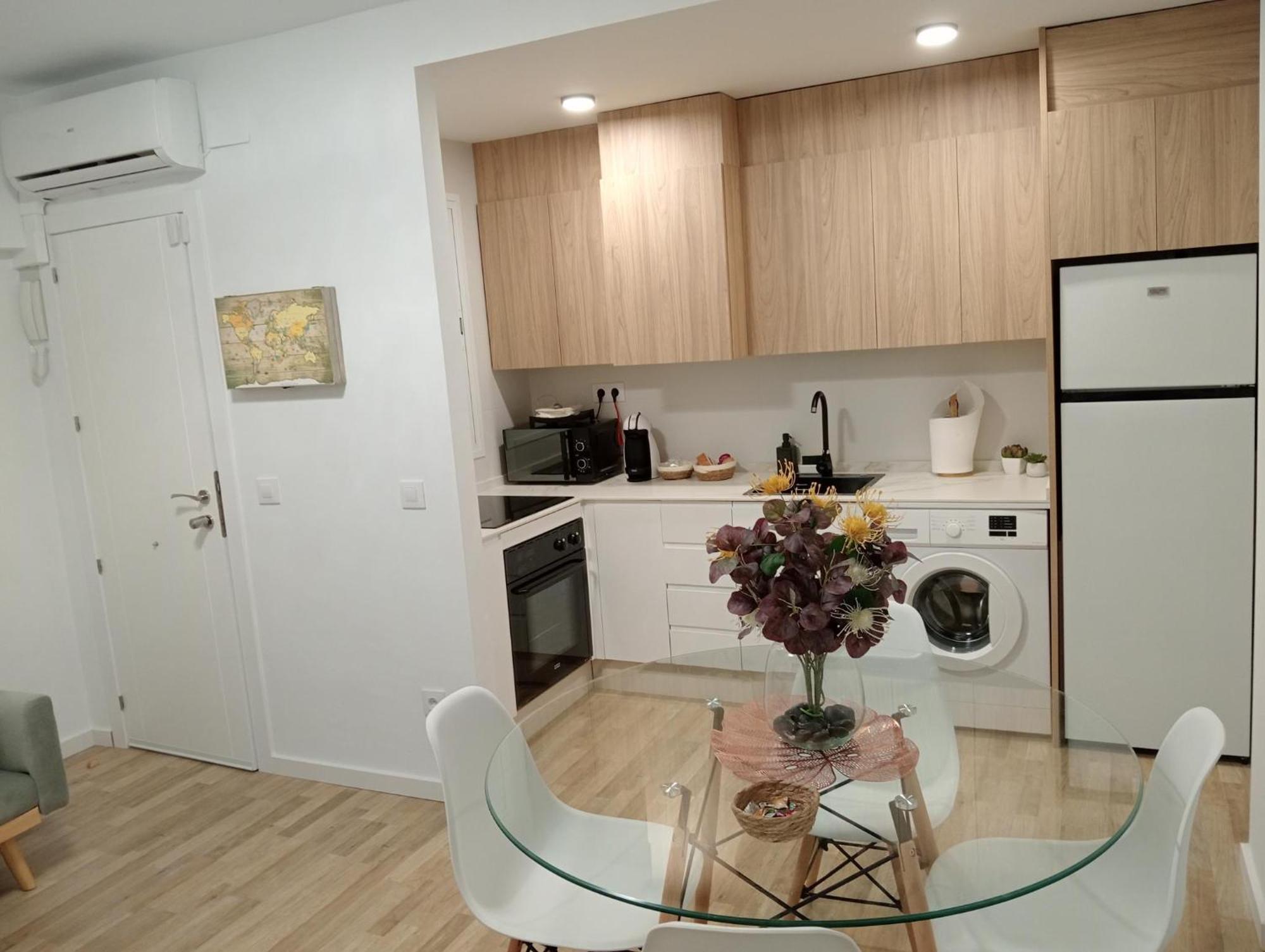 Apartamento Amor, Emoción Y Más, Auténtico Céntrico Climatizado,con Wifi, Cercano A La Catedral Y Estaciones