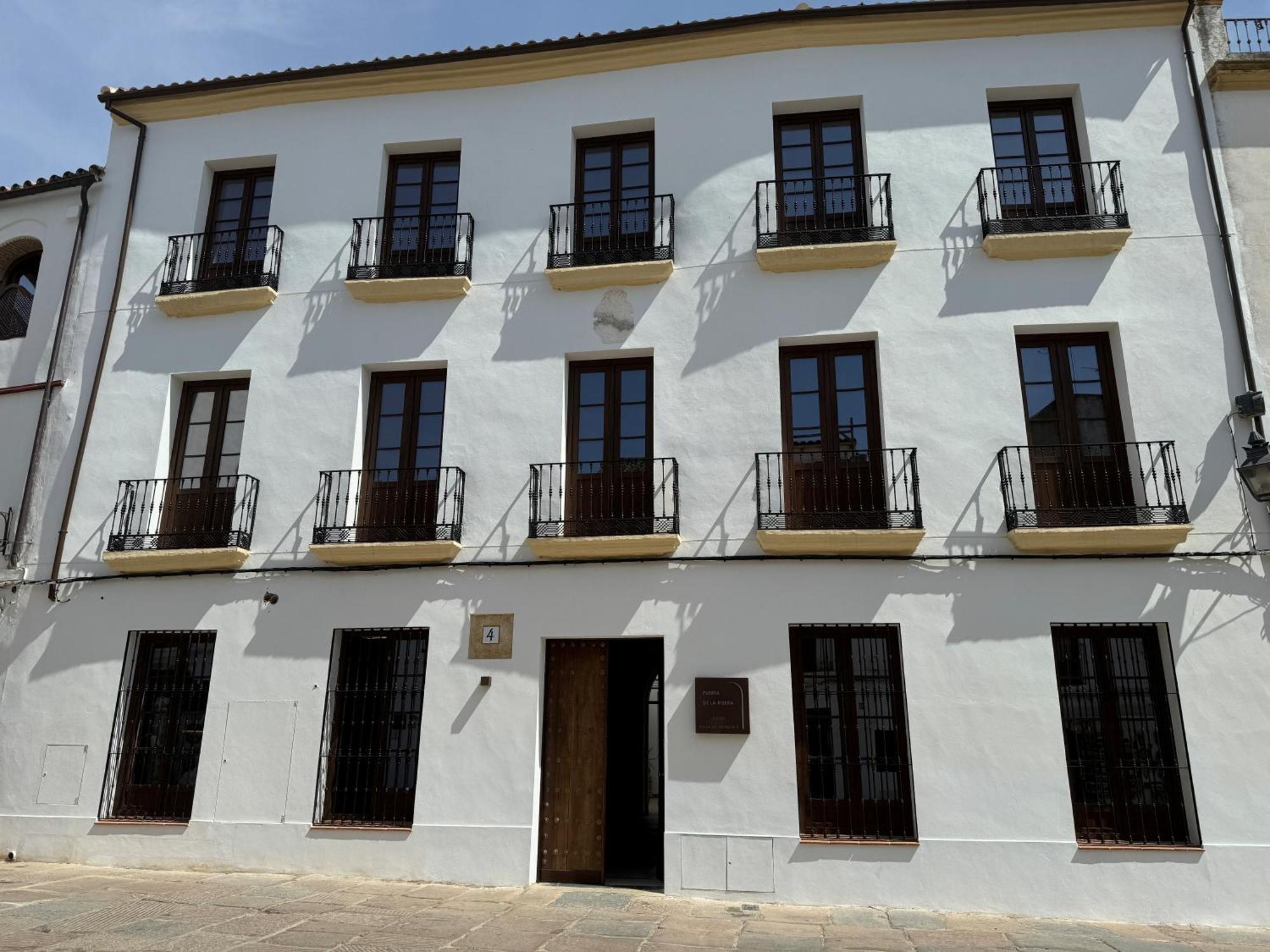Puerta De La Ribera Apartahotel *