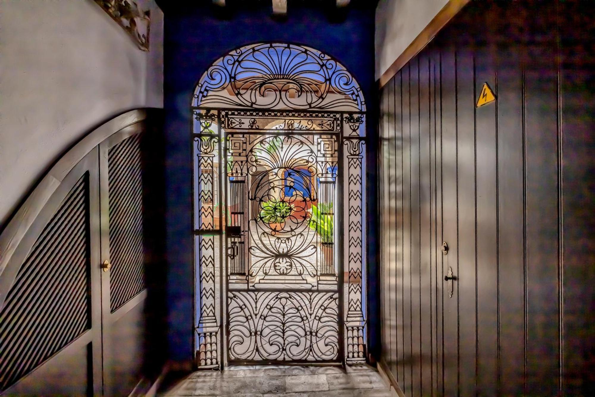 El Capricho De 1849 & Parking *