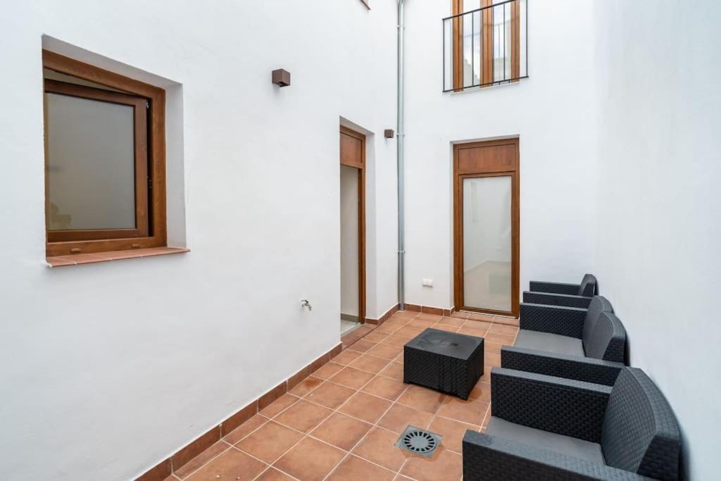 Apartamento Stunning Andalusian Oasis With Terrace & Pool *