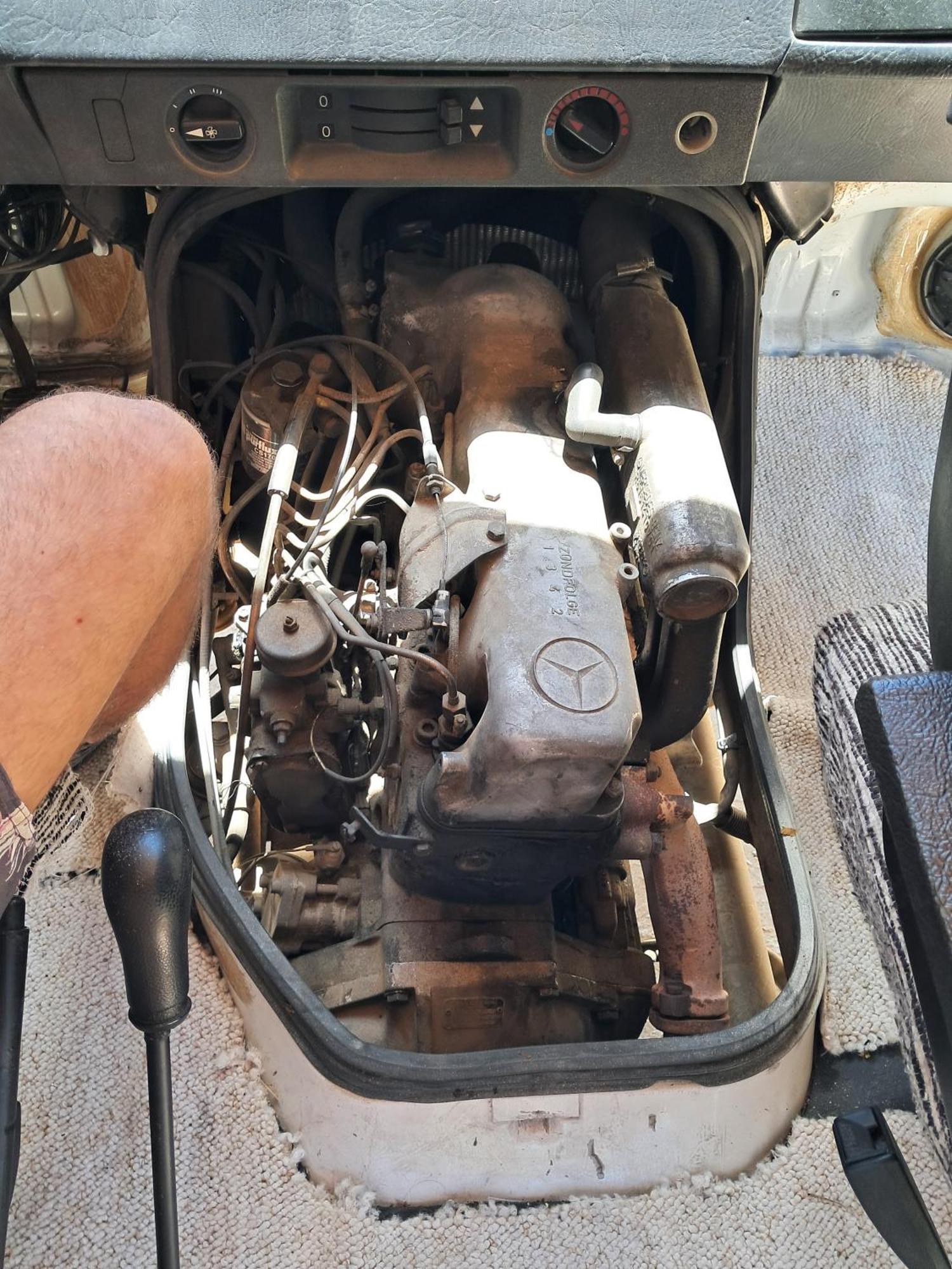Mercedes-mb120e-van22-1