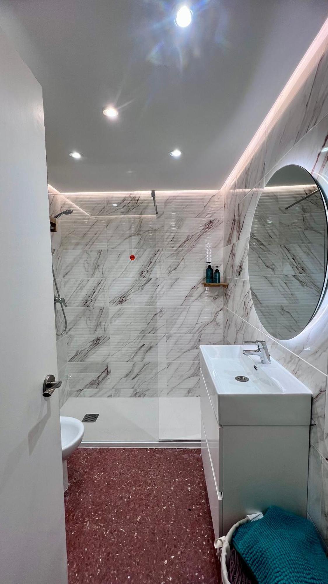 Apartamento Amplio Familiar Con Parking Privado En Pleno Centro De