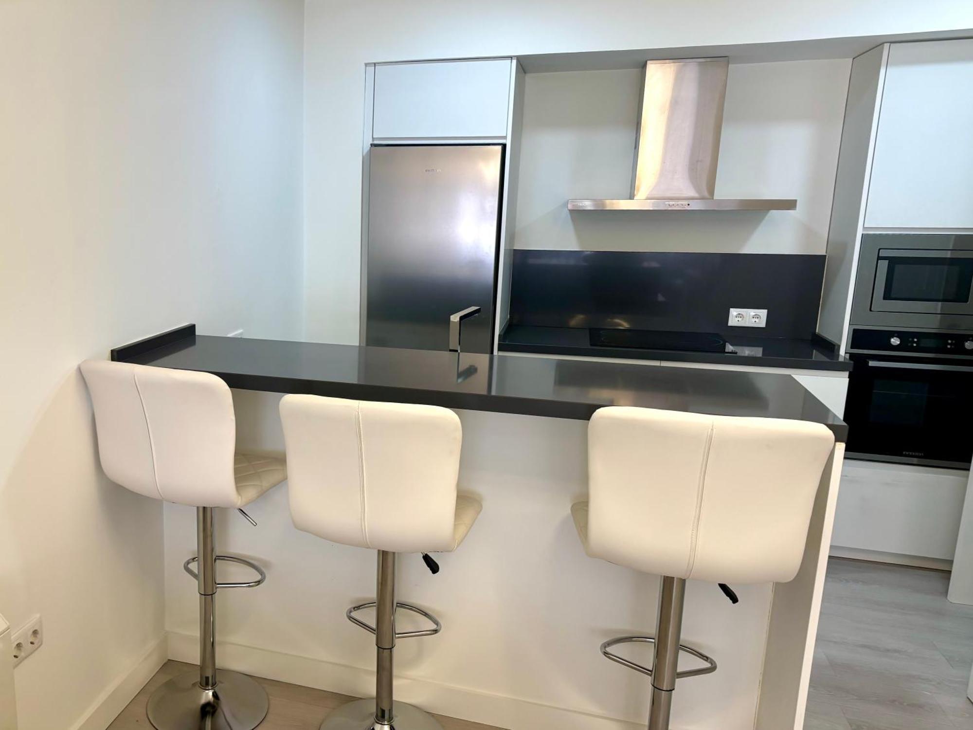Free Parking & & Near Train Station Apartamento