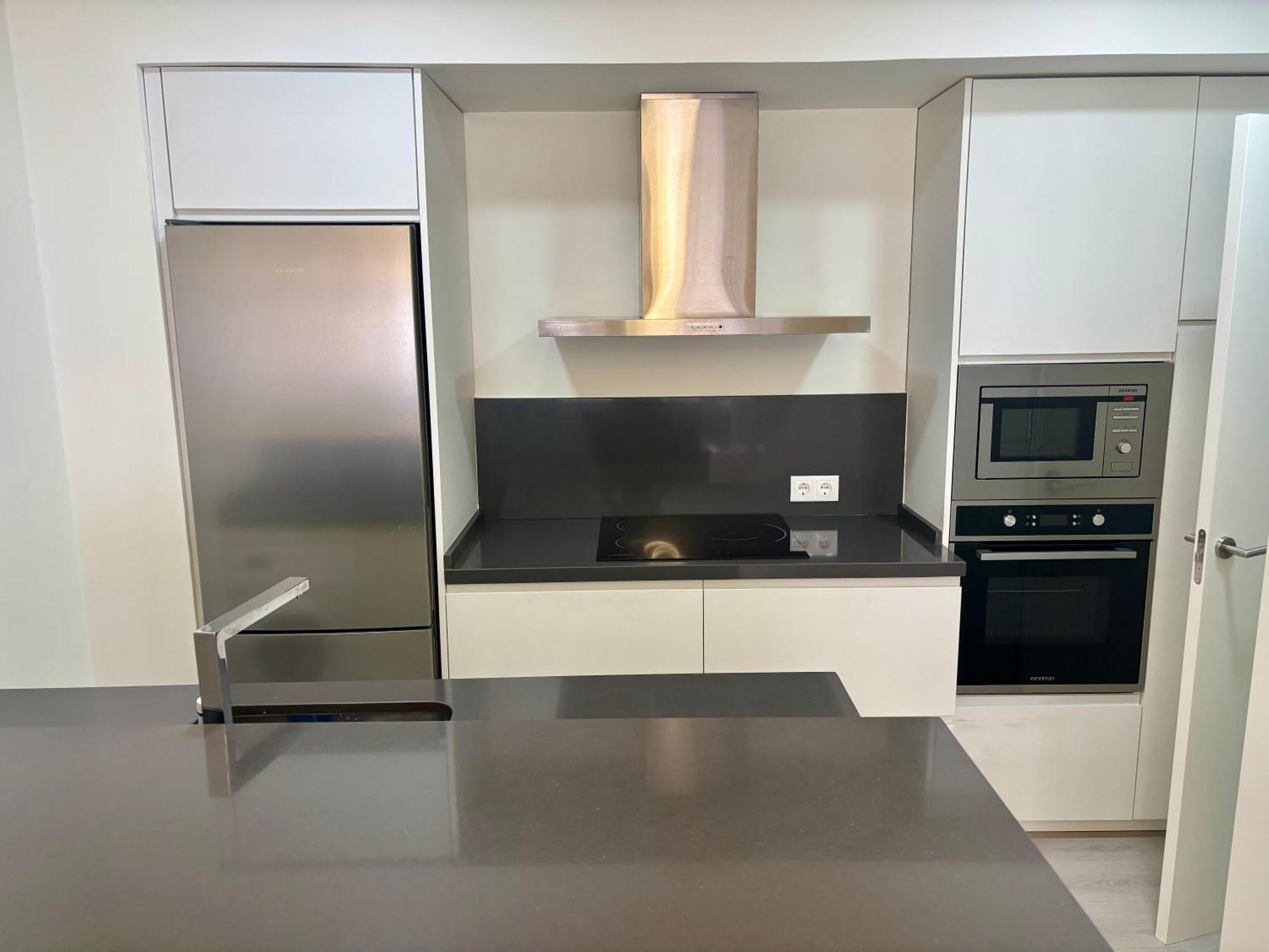 Free Parking & & Near Train Station Apartamento