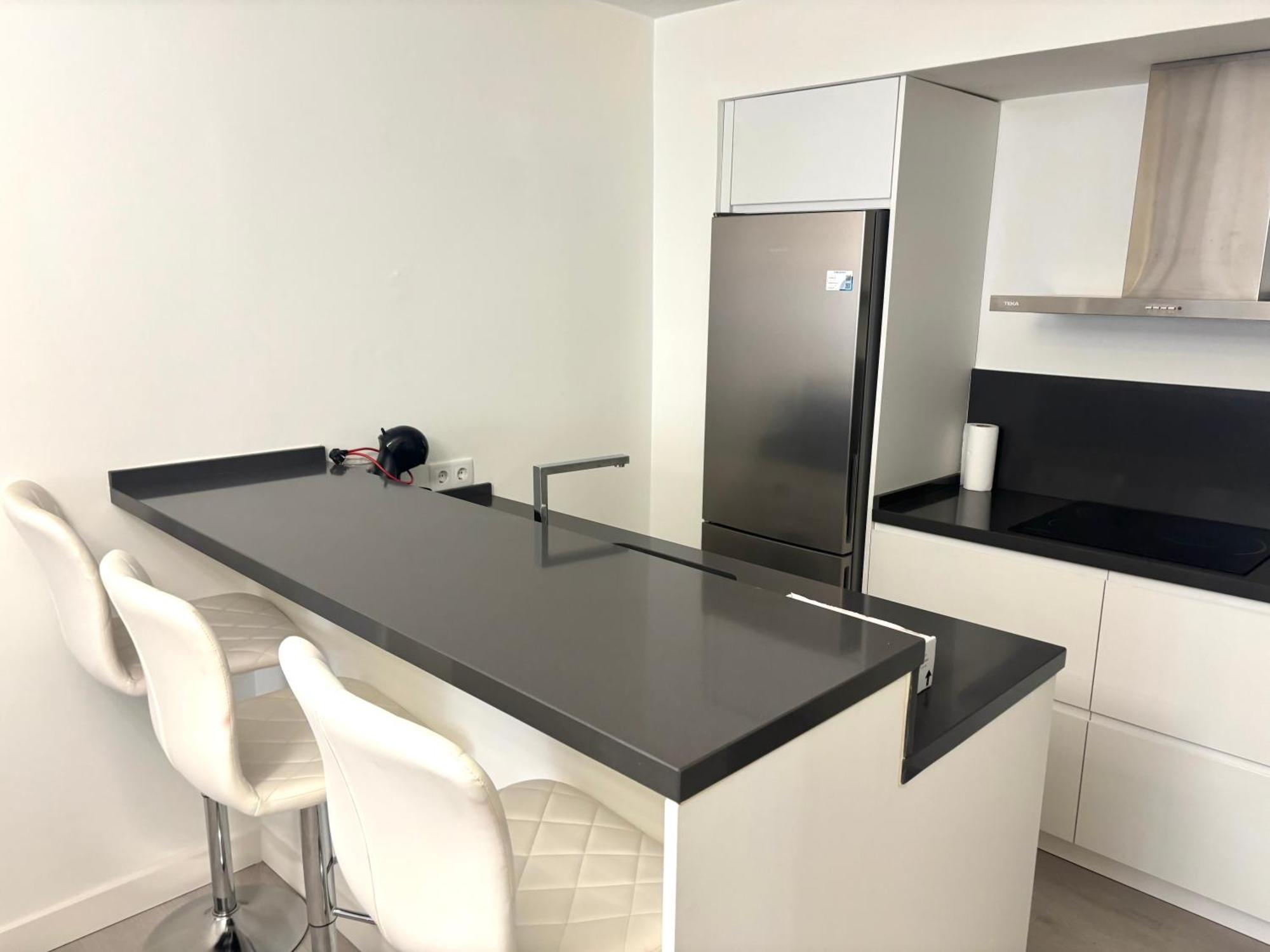 Free Parking & & Near Train Station Apartamento