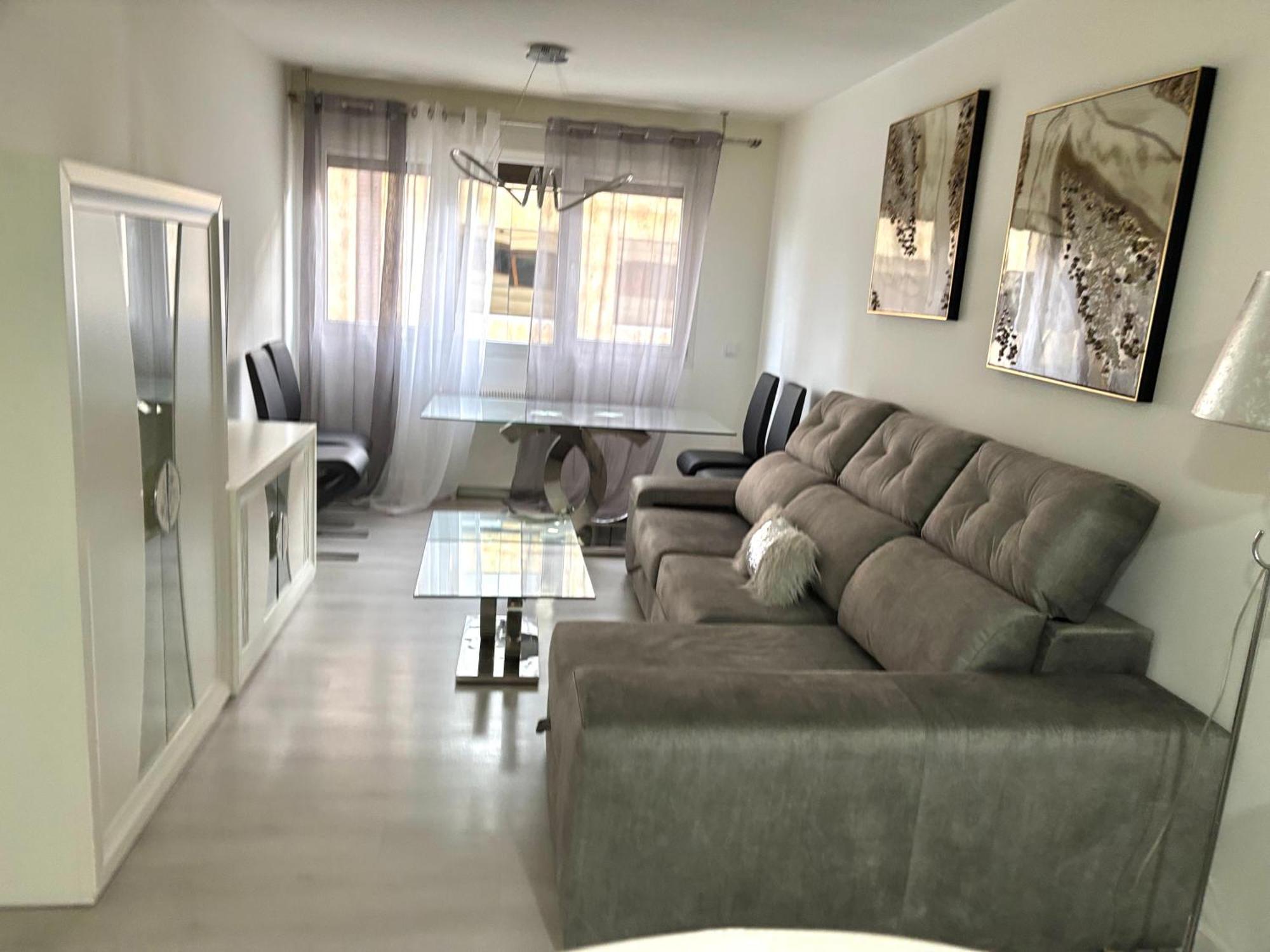 Free Parking & & Near Train Station